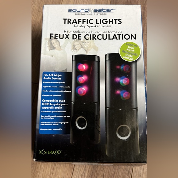 Light up speakers 🔊 - Picture 2 of 6